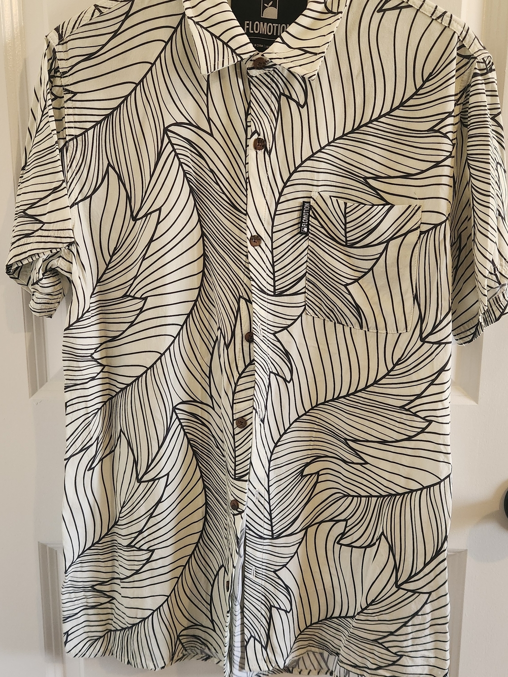 Flomotion Woven Lightweight Button Up